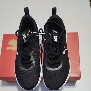 NWT PUMA Ladies' Black and White Sneakers Sz9